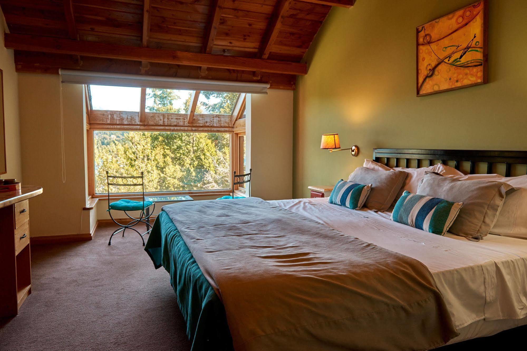 Peninsula Petit Hotell San Carlos de Bariloche Exteriör bild